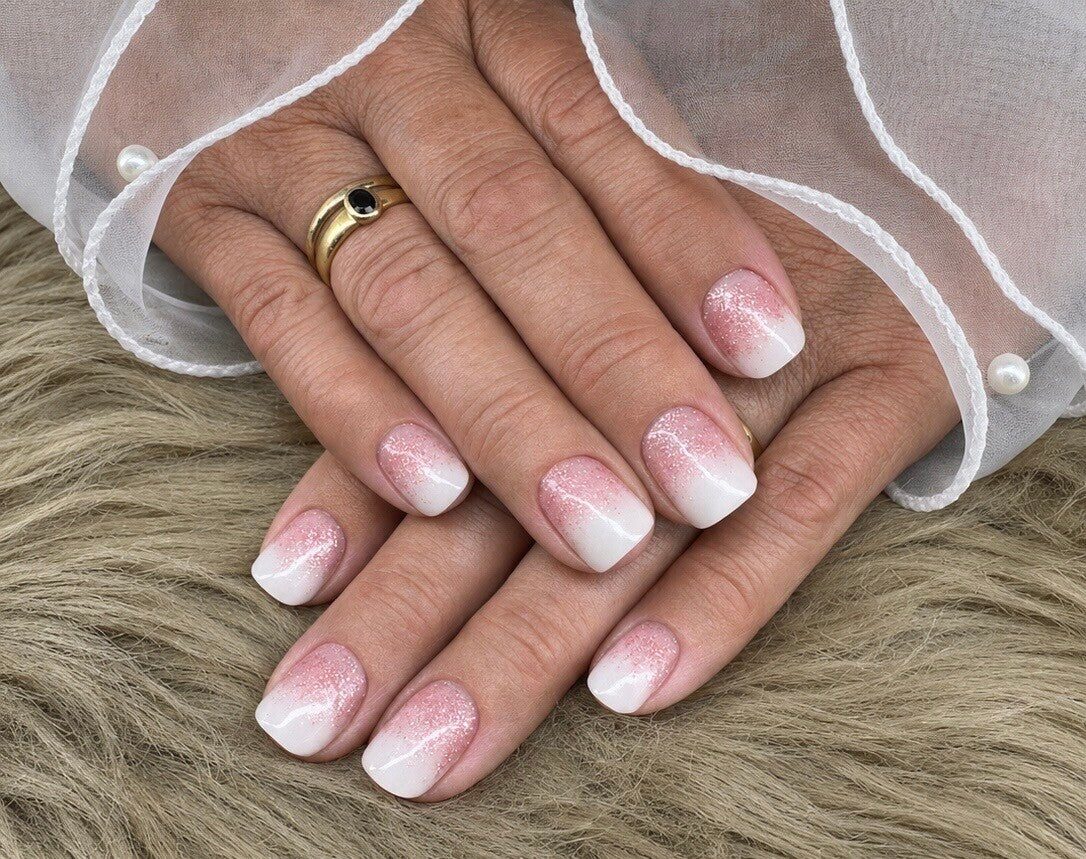 Nageldesign mit Gel und Acrylgel
