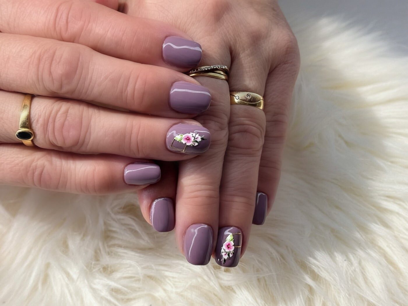 Gelmodellage mit individueller Nail Art